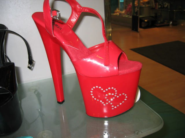 Une chaussure bizarre de Suzanna (Suzanne) Palasti