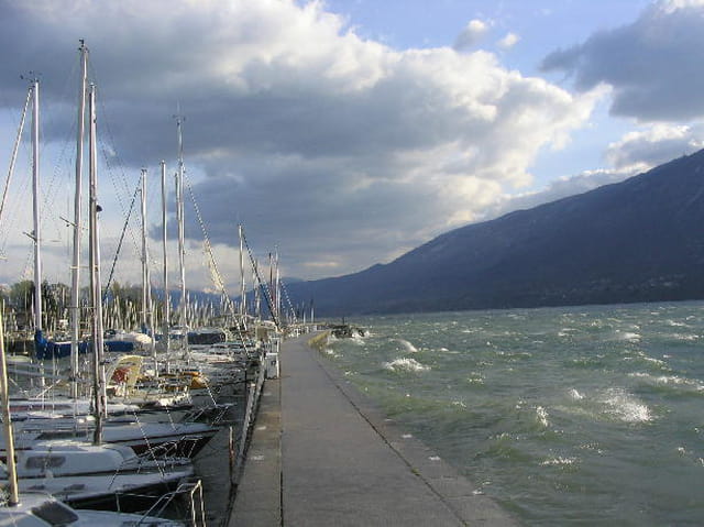 Vent fort sur le lac