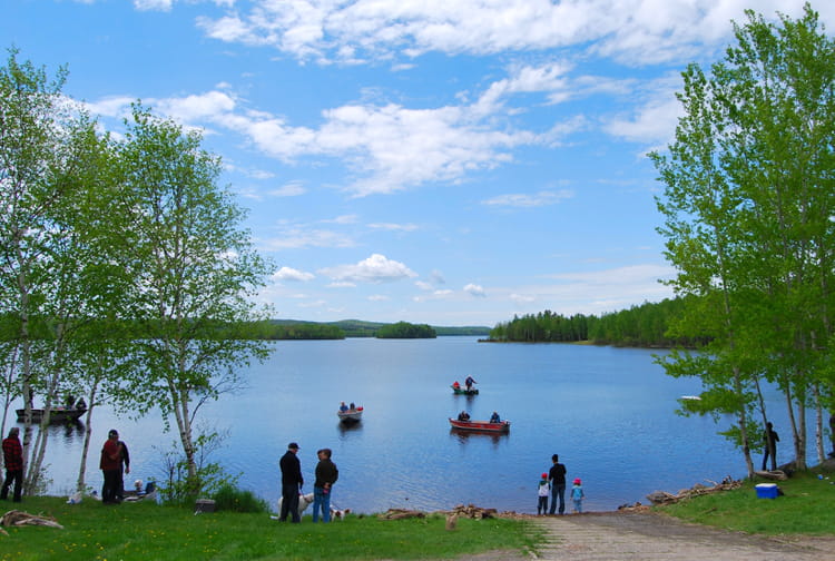 Les lacs karelii pour la pêche