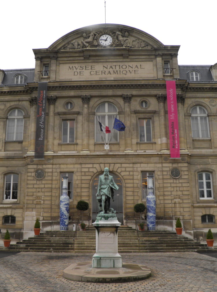 Musee De Sevres Cite De La Ceramique Sèvres - Cité de la Céramique par Gérard ROBERT sur L'Internaute